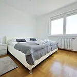 Apartment Deluxe 5d