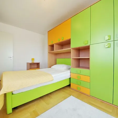 דירה Deluxe 5d *