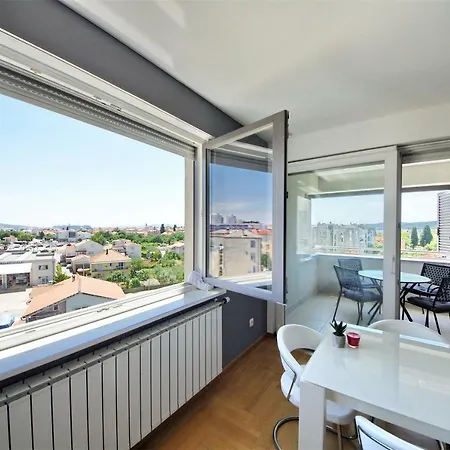 Deluxe 5d זאדאר