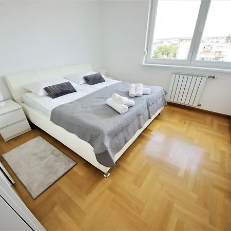 Apartment Deluxe 5d *