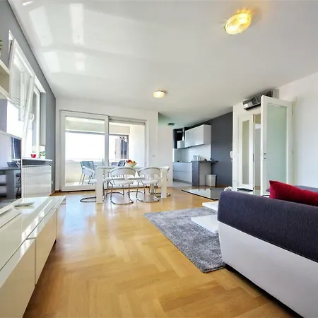 Deluxe 5d Apartment *