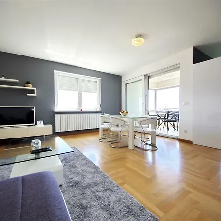 Διαμέρισμα Deluxe 5d *