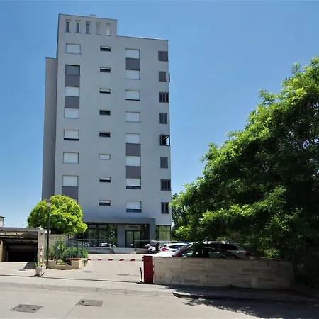 Apartment Deluxe 5d